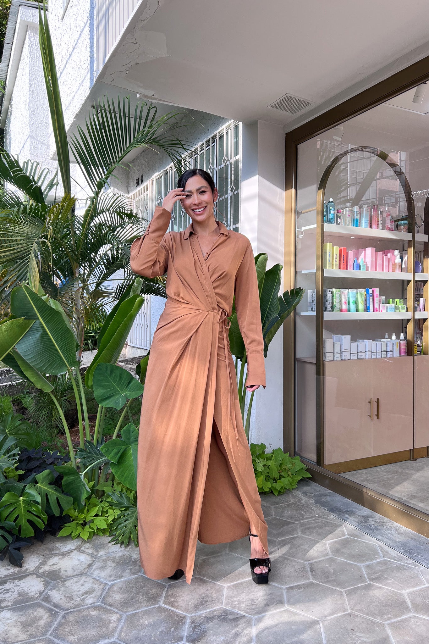 LUCRECIA BEIGE MANGA LARGA